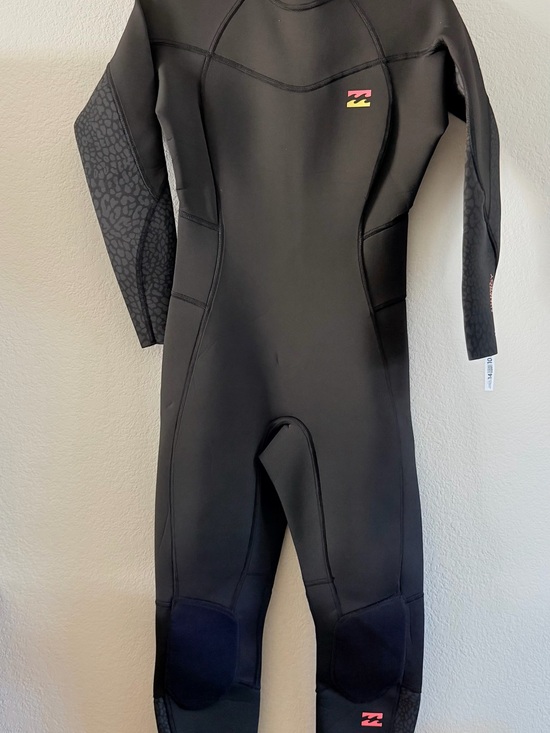 Billabong Other - Billabong Synergy 3/2 Black Full-Body Wetsuit